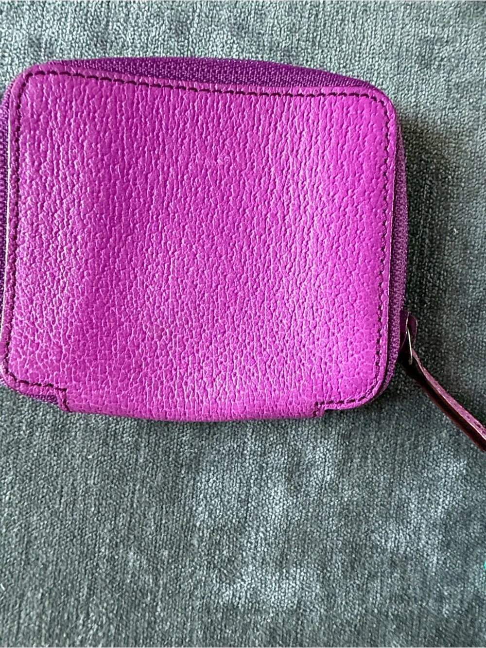 GucciSmall  Leather Zip-Around Wallet for money and change.Original Gucci. - Picture 4 of 7